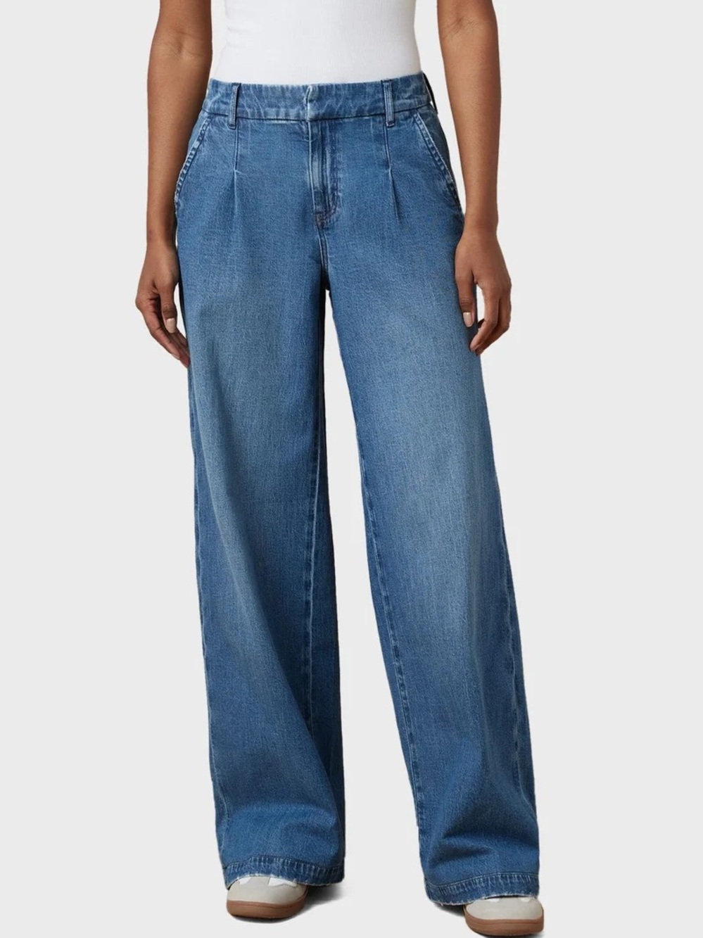 American Eagle High Rise Baggy Wide Leg Trouser Jeans Pleated Size: 4 Short